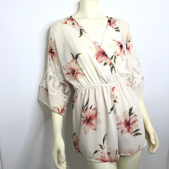 Blush Romper with Floral Print & Lace Accents Sz M - Picture 2 of 8